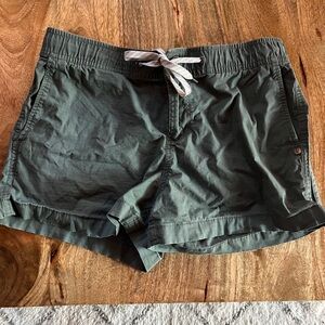Vuori Women’s Shorts, Size Small